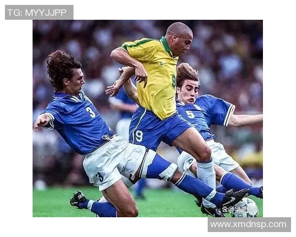 八号中场足球球星的代表人物与他们在足球场上的传奇表现