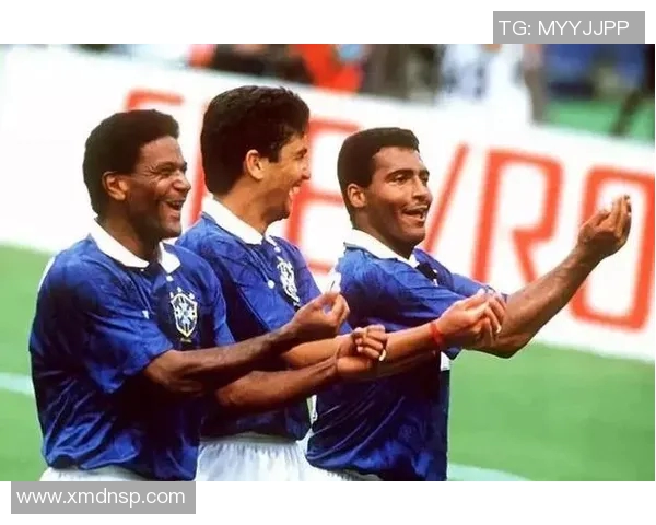 属鸡足球巨星的辉煌生涯与绿茵场上的非凡时刻